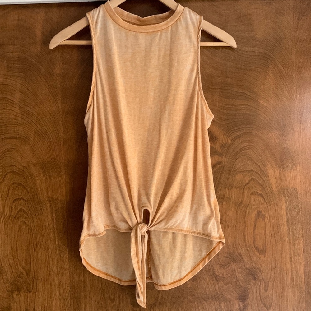 Faded yellow and white collar tank top with knot